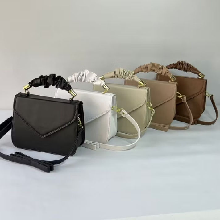 Dê uma olhada em bolsa feminina transversal pequena de ombro e alça de mão por R$33,99. Compre na Shopee agora! https://s.shopee.com.br/9pQ8ZH6lNy