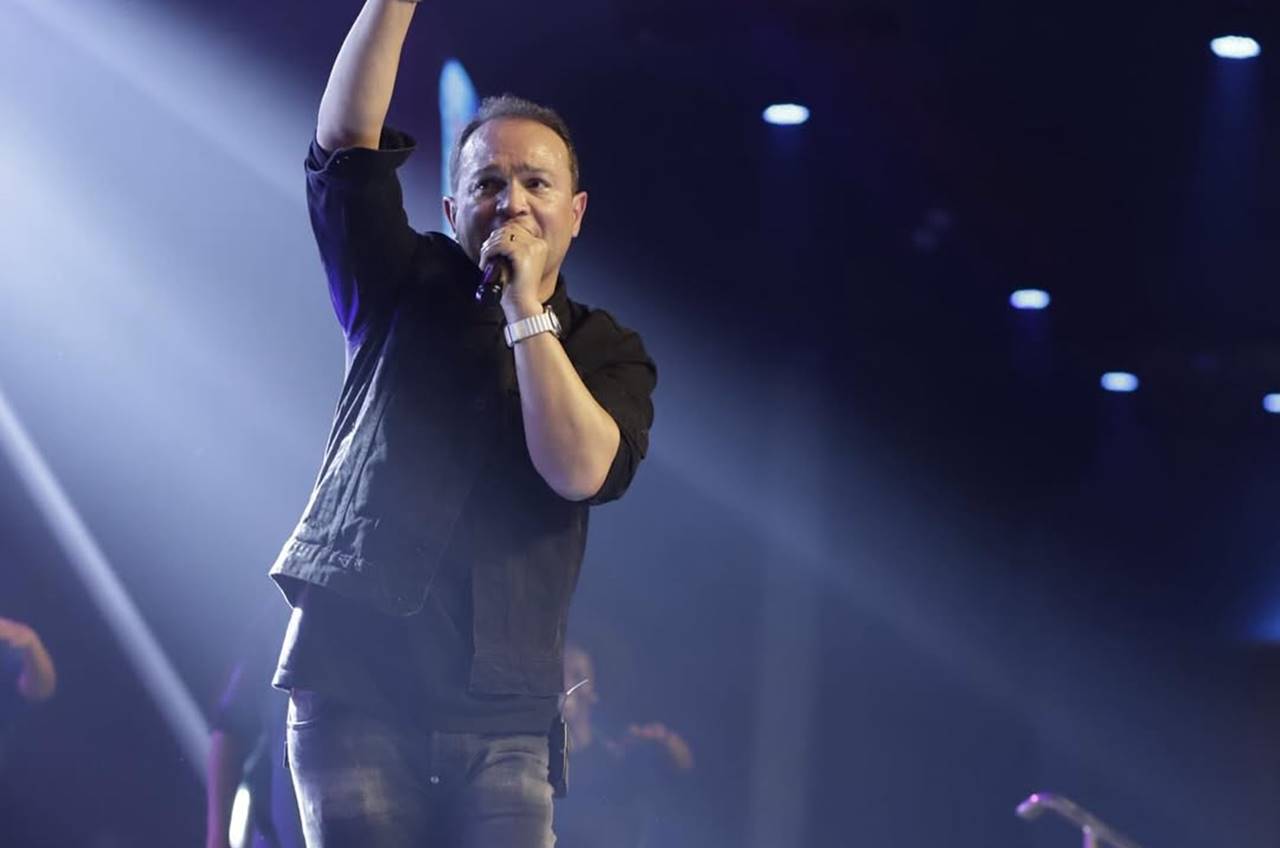 Davi Sacer grava novo DVD em igreja para resgatar “identidade do culto”