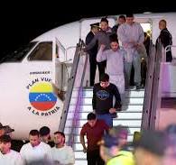 Por que Justiça dos EUA suspendeu deportação de venezuelanos por Trump com lei do século 18