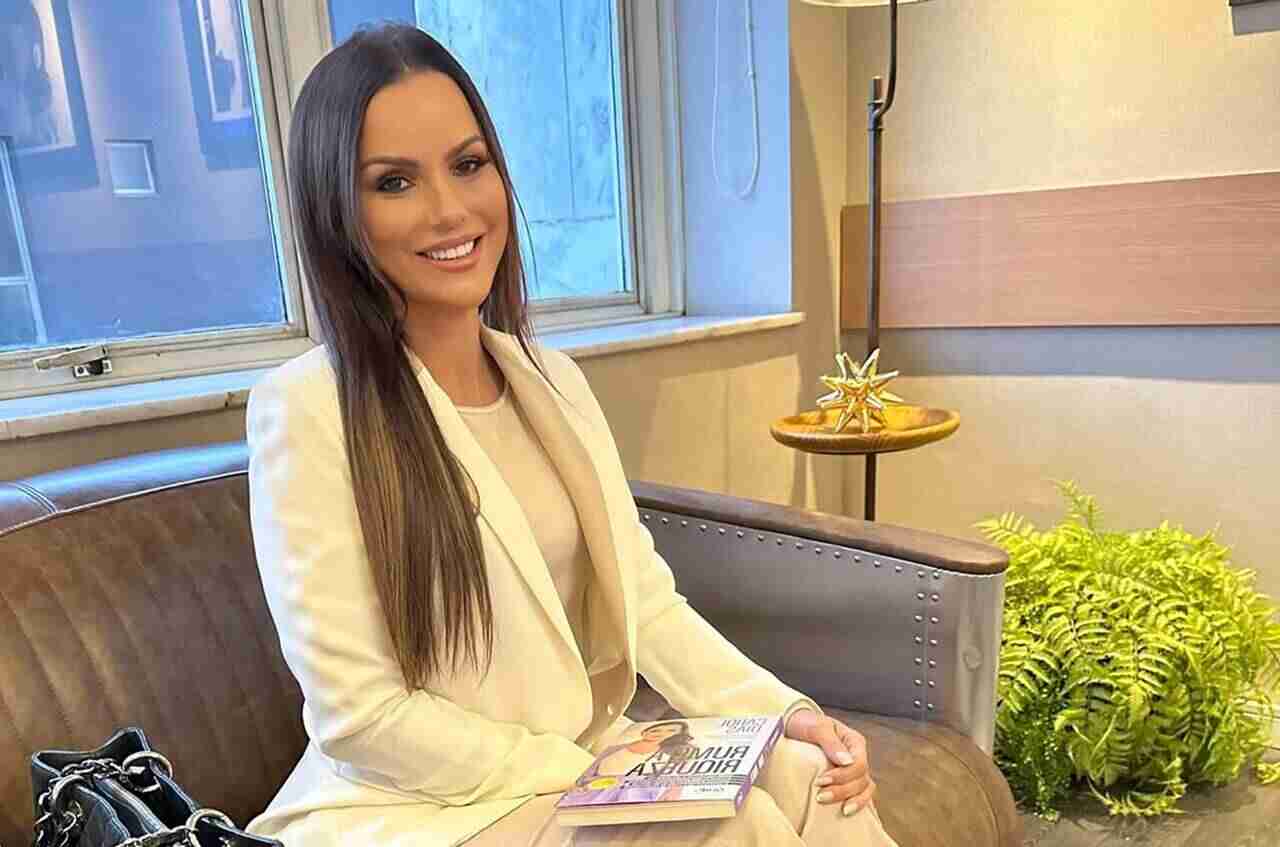 Saída conturbada: Ex-panicat conta como foi julgada na igreja evangélica
