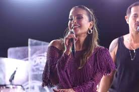 Entre o axé e o altar Cláudia Leitte explica: “Não sigo uma religião, sigo a Cristo”