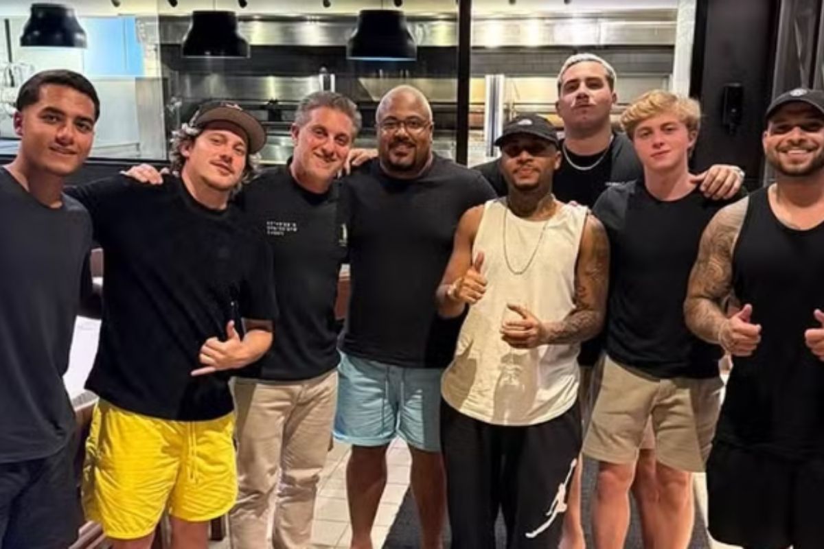 Benício Huck surge com Luciano Huck, após término de namoro