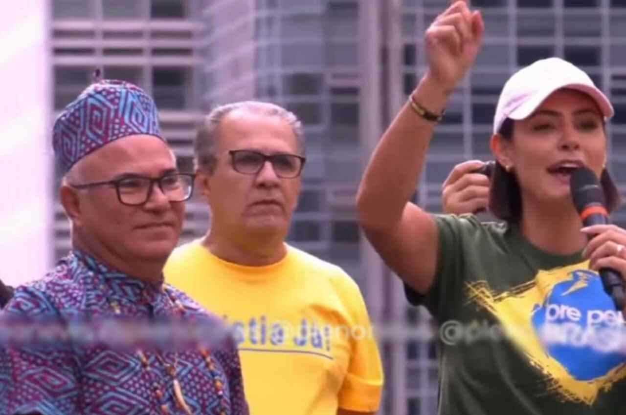 Evangélicos que criticaram Kleber Lucas, agora aplaudem união de pai de santo e pastores