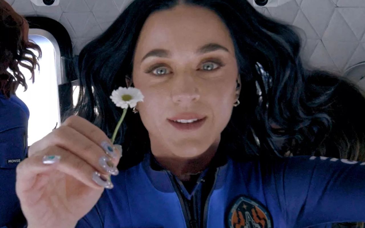 Katy Perry viajou ao espaço para buscar inspiração para nova música