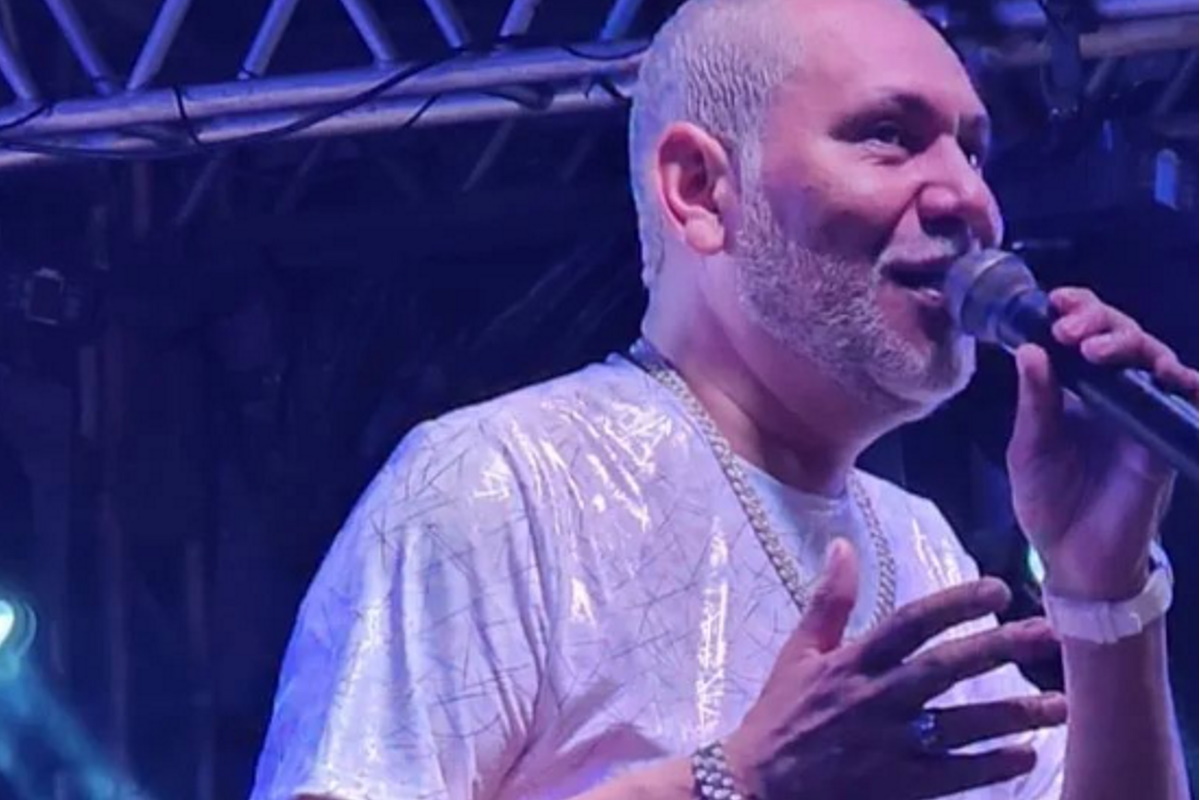 Chrigor, ex-vocalista do Exaltasamba, recebe alta