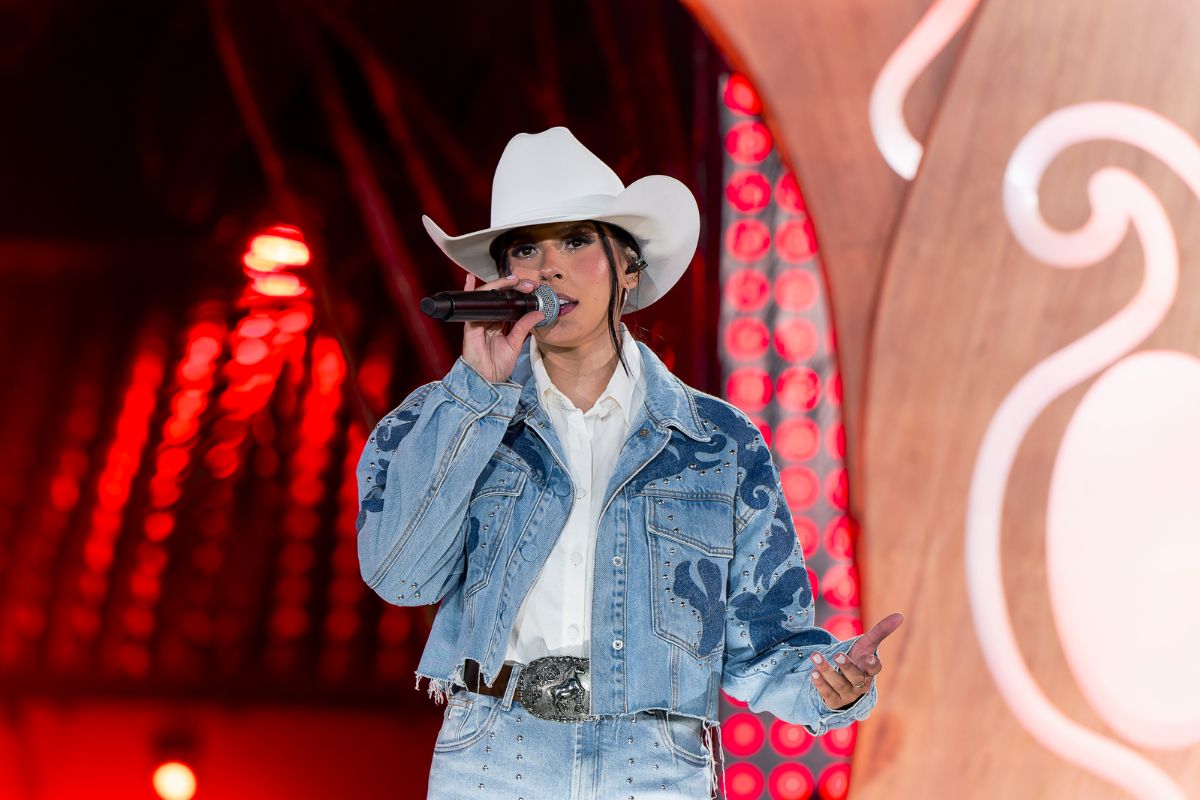 Ana Castela se apresenta no Villa Country