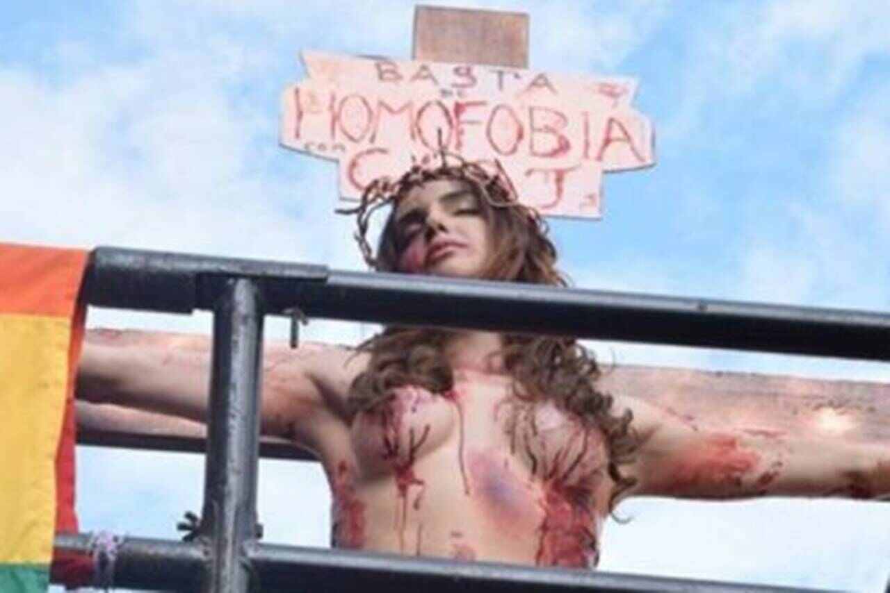 Projeto de vereador de Curitiba propõe vetar uso de símbolos cristãos em eventos LGBT