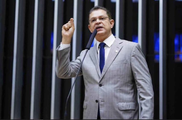 Sóstenes chama adiamento da anistia de “pena de morte por omissão